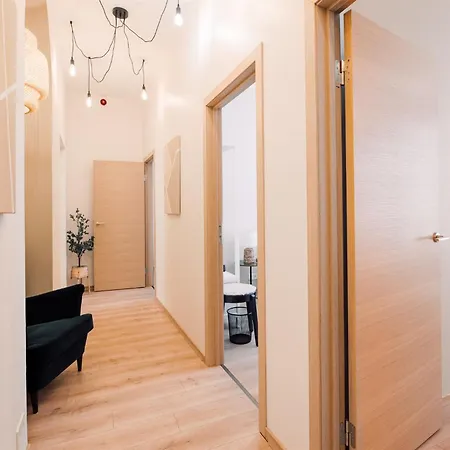 Harmony Apartment/9 Guests/ 4 Bedroom / Old Town * Riga