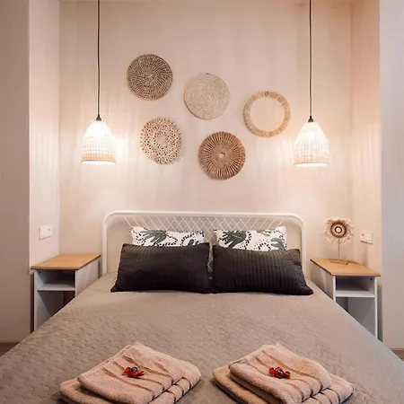 Harmony Apartment/9 Guests/ 4 Bedroom / Old Town Apartment *
