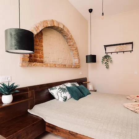 Harmony Apartment/9 Guests/ 4 Bedroom / Old Town Apartment