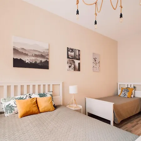 Harmony Apartment/9 Guests/ 4 Bedroom / Old Town Apartment