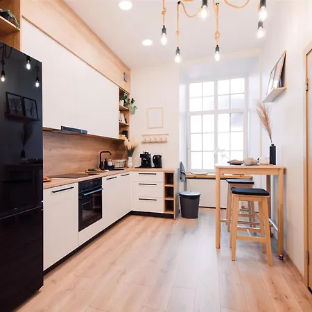 Harmony Apartment/9 Guests/ 4 Bedroom / Old Town Apartment *